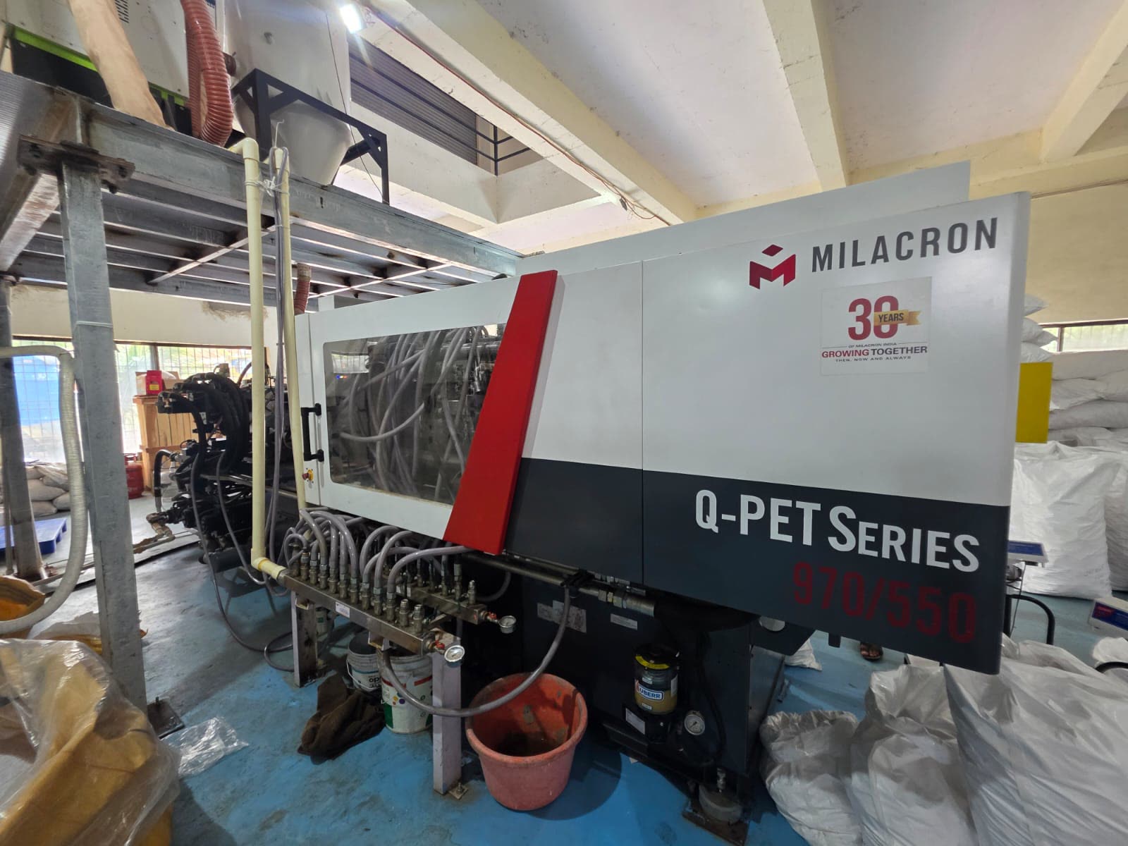 Milacron Q-PET molding machine